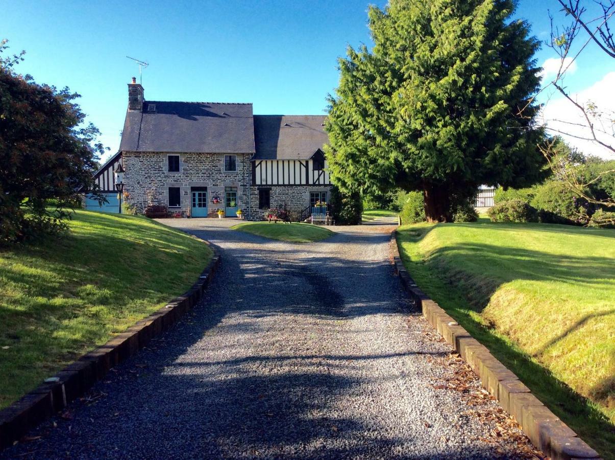 Maison Mai Or La Petite Maison Mai Or La Petite Grange Or All Three La Chapelle-Uree Luaran gambar