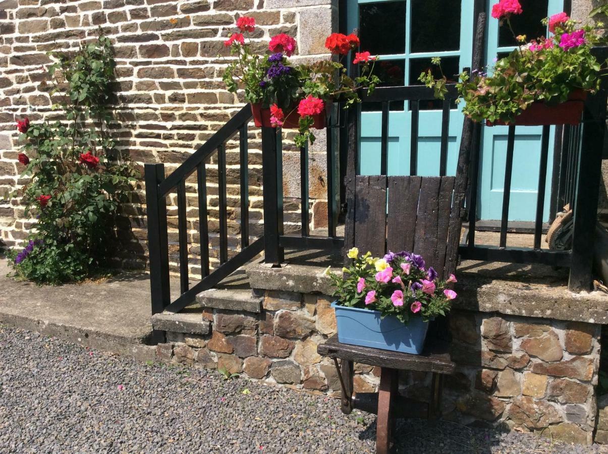 Maison Mai Or La Petite Maison Mai Or La Petite Grange Or All Three La Chapelle-Uree Luaran gambar